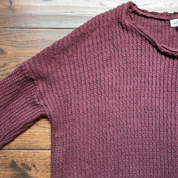 Artisan NY maroon distressed neckline button side - Picture 8 of 10